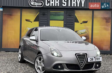 Хэтчбек Alfa Romeo Giulietta 2010 в 
