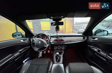 Хэтчбек Alfa Romeo Giulietta 2010 в 