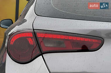 Хэтчбек Alfa Romeo Giulietta 2010 в 