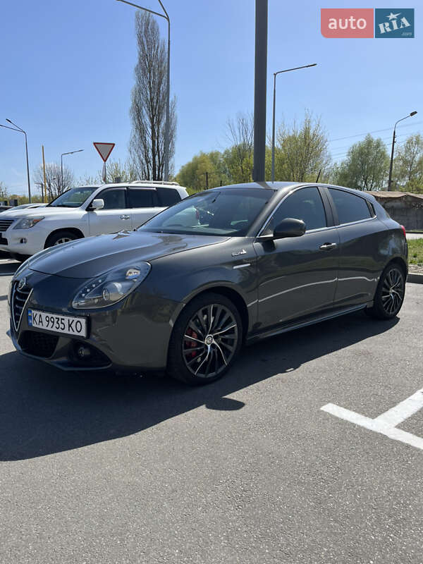 Хэтчбек Alfa Romeo Giulietta 2015 в Киеве
