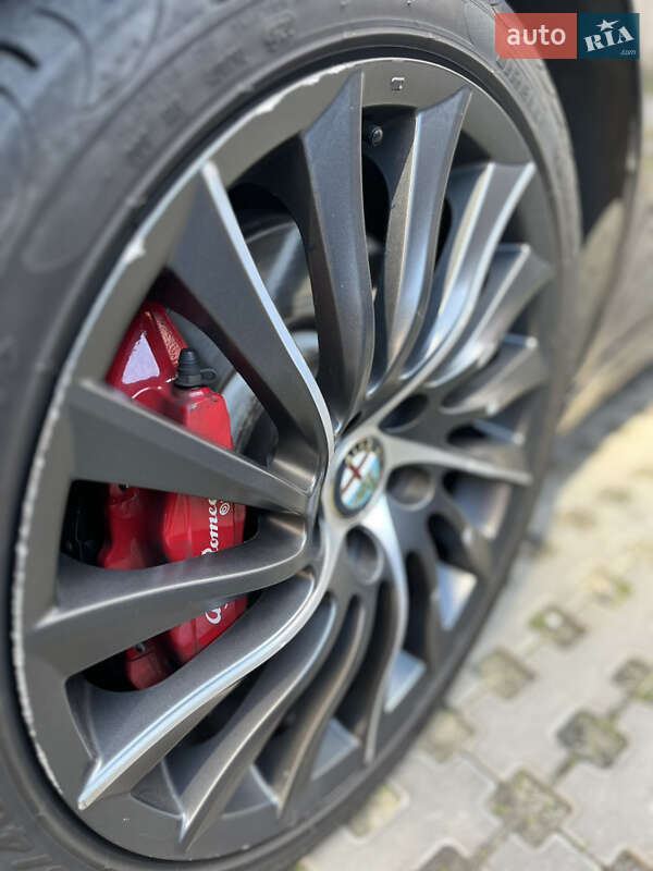 Хэтчбек Alfa Romeo Giulietta 2015 в Киеве