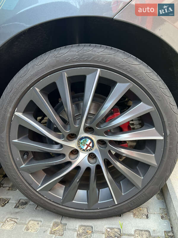 Хэтчбек Alfa Romeo Giulietta 2015 в Киеве