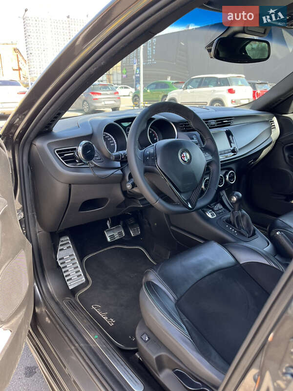 Хэтчбек Alfa Romeo Giulietta 2015 в Киеве