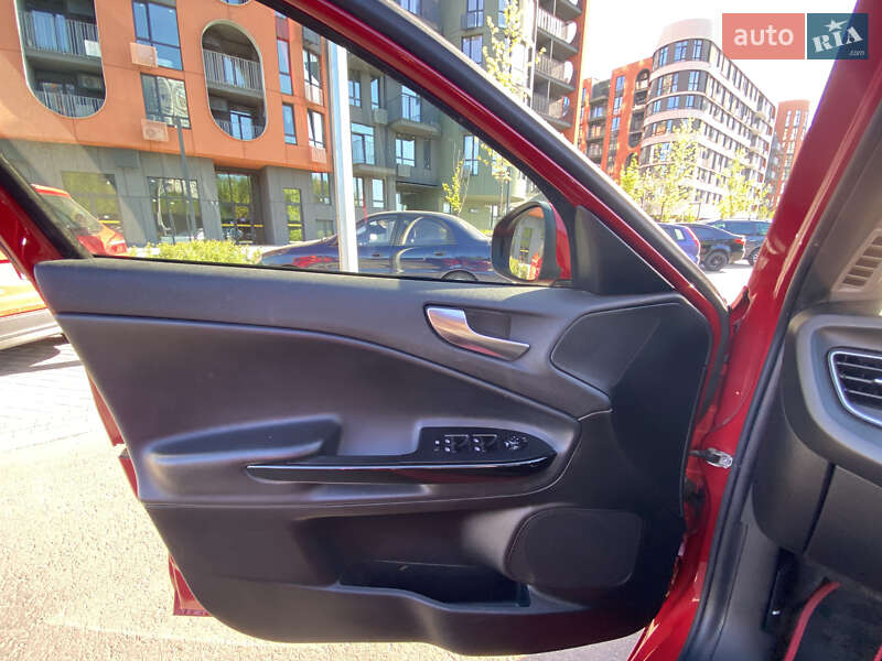 Хэтчбек Alfa Romeo Giulietta 2012 в Киеве