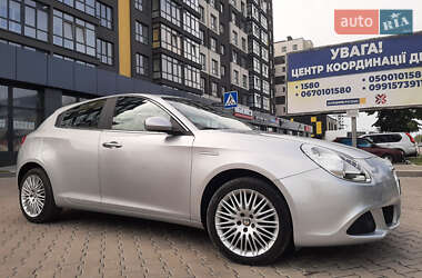 Хэтчбек Alfa Romeo Giulietta 2011 в 