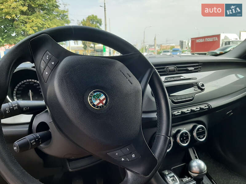 Хетчбек Alfa Romeo Giulietta 2011 в Івано-Франківську фото 13 Хетчбек Alfa Romeo Giulietta 2011 в Івано-Франківську