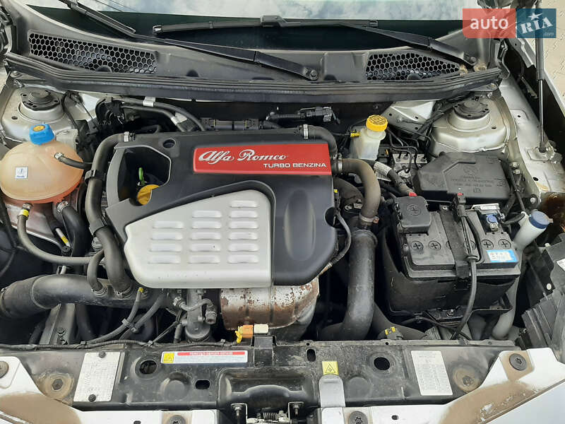 Хетчбек Alfa Romeo Giulietta 2011 в Івано-Франківську фото 17 Хетчбек Alfa Romeo Giulietta 2011 в Івано-Франківську