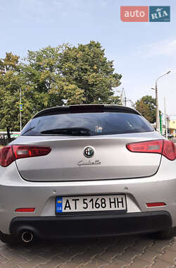 Хэтчбек Alfa Romeo Giulietta 2011 в 