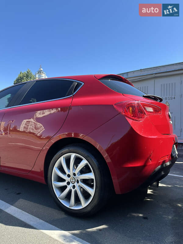 Хэтчбек Alfa Romeo Giulietta 2012 в Киеве