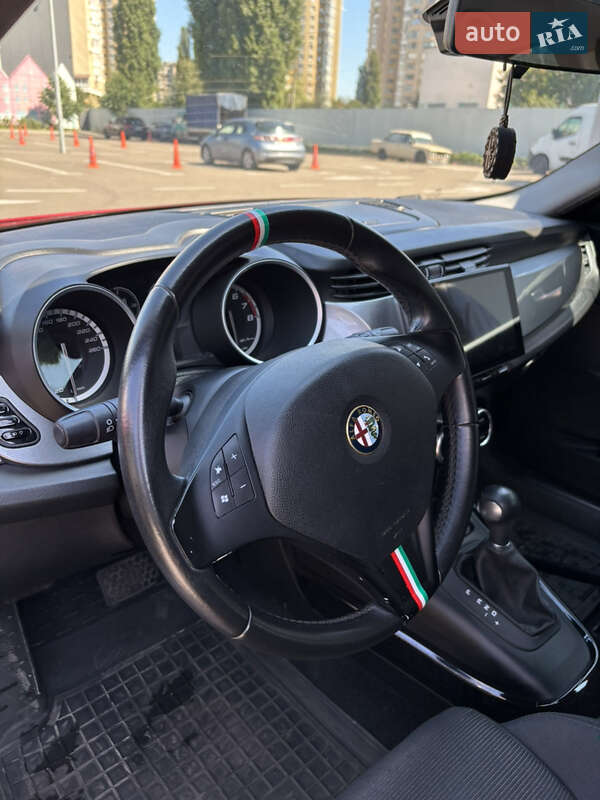 Хэтчбек Alfa Romeo Giulietta 2012 в Киеве