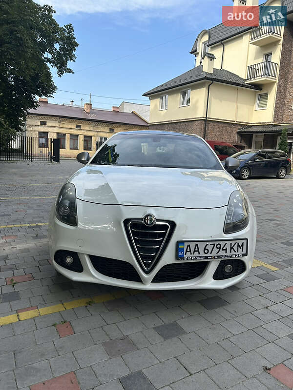 Хетчбек Alfa Romeo Giulietta 2013 в 