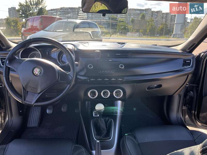 Хетчбек Alfa Romeo Giulietta 2012 в Києві фото 15 Хетчбек Alfa Romeo Giulietta 2012 в Києві
