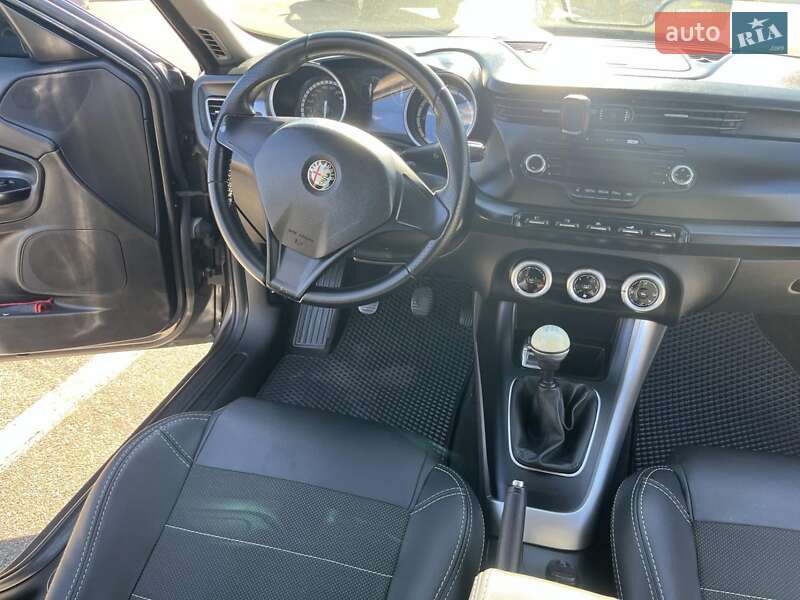 Хетчбек Alfa Romeo Giulietta 2012 в Києві фото 19 Хетчбек Alfa Romeo Giulietta 2012 в Києві