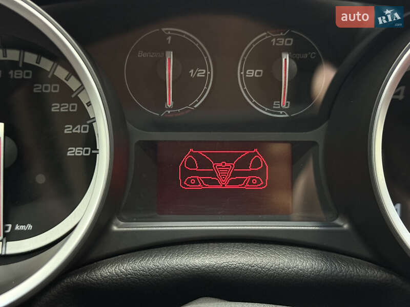 Хэтчбек Alfa Romeo Giulietta 2014 в Днепре фото 6 Хэтчбек Alfa Romeo Giulietta 2014 в Днепре