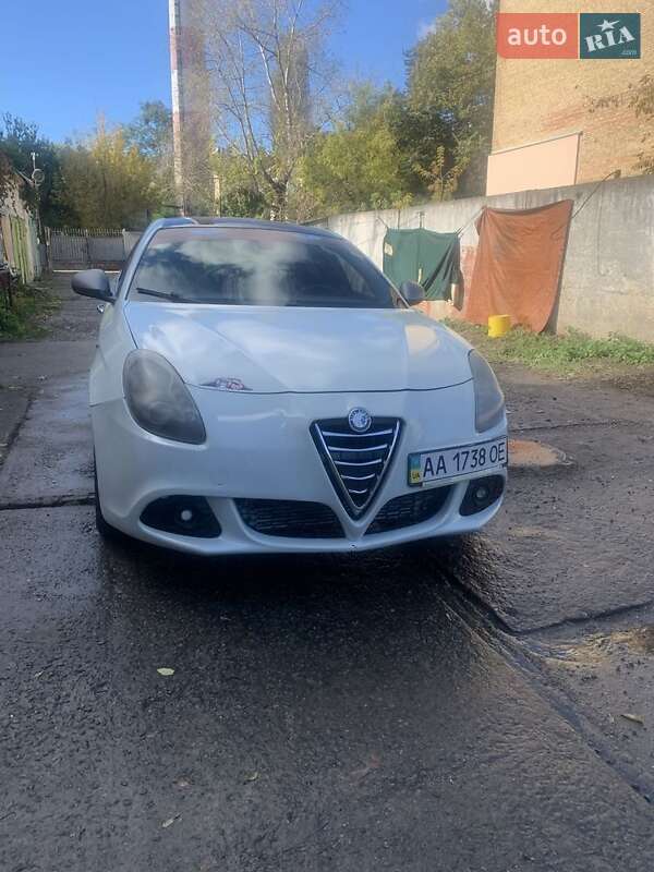 Хэтчбек Alfa Romeo Giulietta 2013 в Киеве