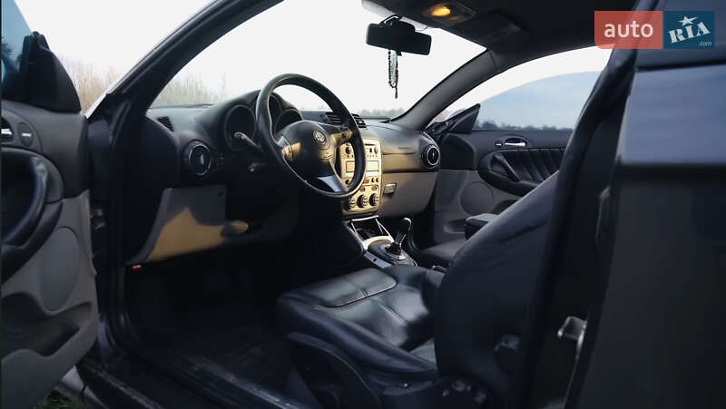 Купе Alfa Romeo GT 2006 в Смілі