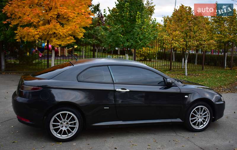 Купе Alfa Romeo GT 2005 в Киеве фото 4 Купе Alfa Romeo GT 2005 в Киеве