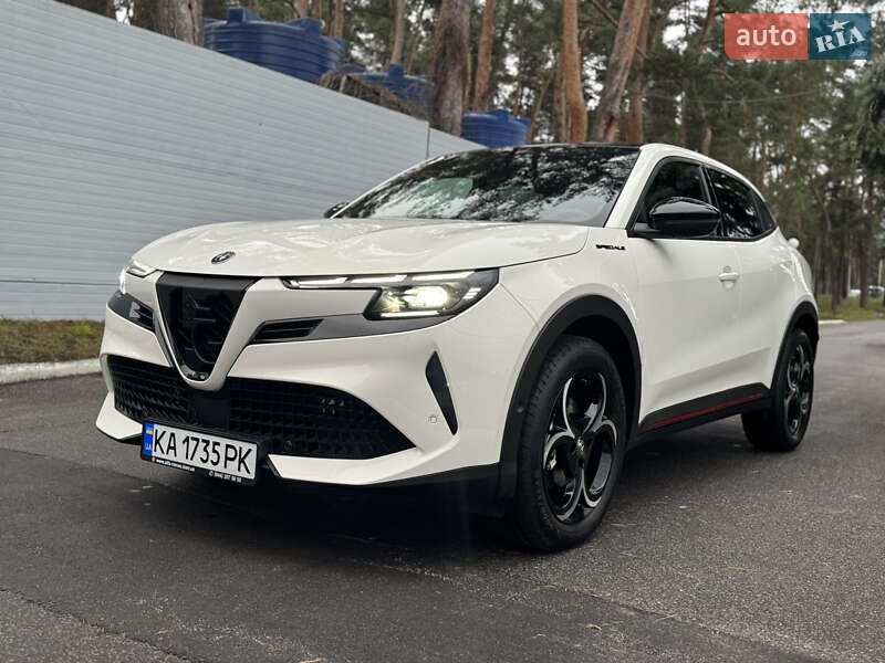 Внедорожник / Кроссовер Alfa Romeo Junior 2025 в Киеве