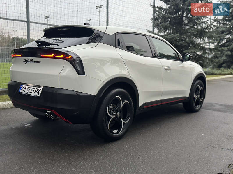 Внедорожник / Кроссовер Alfa Romeo Junior 2025 в Киеве