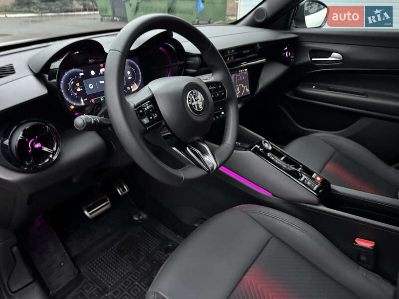 Внедорожник / Кроссовер Alfa Romeo Junior 2025 в Киеве