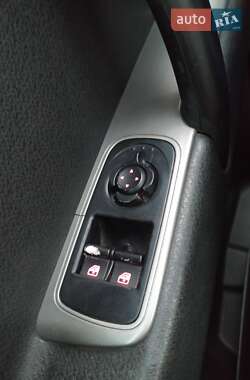 Хэтчбек Alfa Romeo MiTo 2011 в 