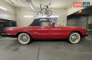 Кабриолет Alfa Romeo Spider 1987 в 