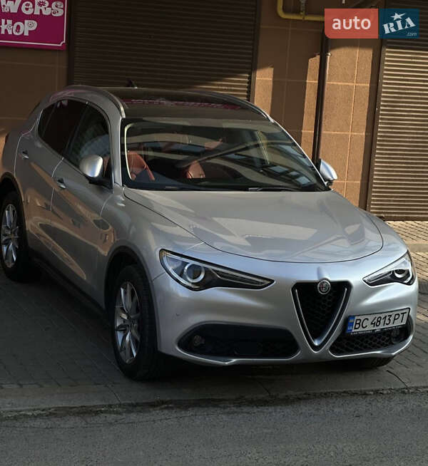 Alfa Romeo Stelvio 2017