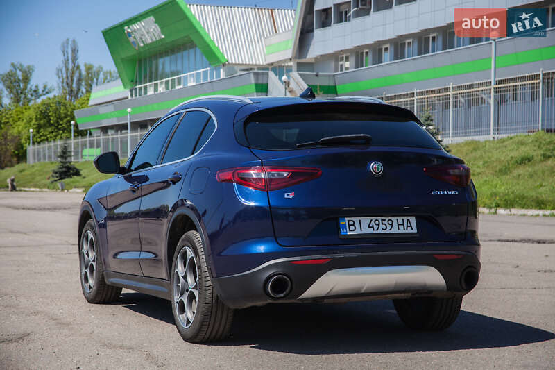 Alfa Romeo Stelvio 2017