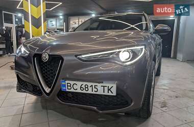 Позашляховик / Кросовер Alfa Romeo Stelvio 2017 в 