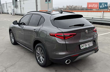 Позашляховик / Кросовер Alfa Romeo Stelvio 2021 в 