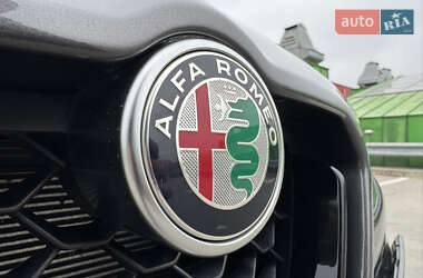 Позашляховик / Кросовер Alfa Romeo Stelvio 2021 в 