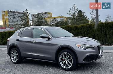 Позашляховик / Кросовер Alfa Romeo Stelvio 2018 в 