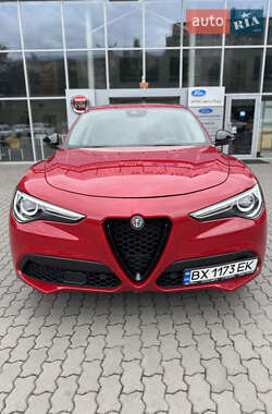 Позашляховик / Кросовер Alfa Romeo Stelvio 2018 в 