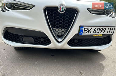 Позашляховик / Кросовер Alfa Romeo Stelvio 2017 в 