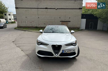 Позашляховик / Кросовер Alfa Romeo Stelvio 2017 в 
