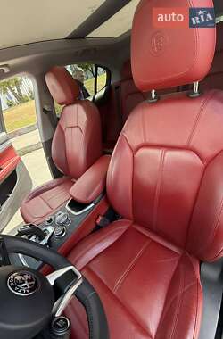 Позашляховик / Кросовер Alfa Romeo Stelvio 2020 в 