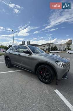 Позашляховик / Кросовер Alfa Romeo Stelvio 2020 в 