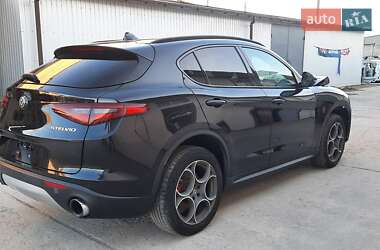 Позашляховик / Кросовер Alfa Romeo Stelvio 2017 в 