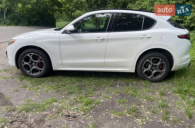 Позашляховик / Кросовер Alfa Romeo Stelvio 2021 в 