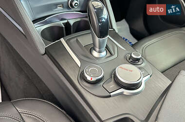 Позашляховик / Кросовер Alfa Romeo Stelvio 2017 в 