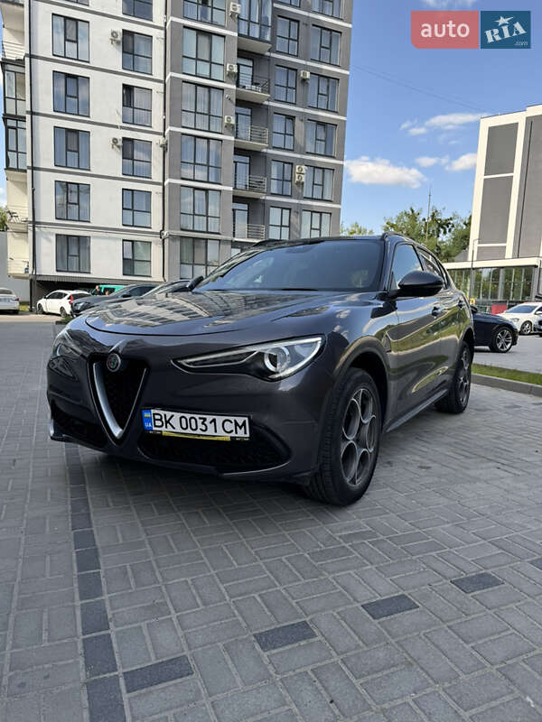 Alfa Romeo Stelvio 2021
