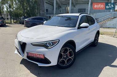 Позашляховик / Кросовер Alfa Romeo Stelvio 2017 в 