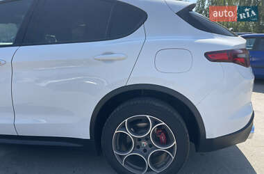 Позашляховик / Кросовер Alfa Romeo Stelvio 2017 в 