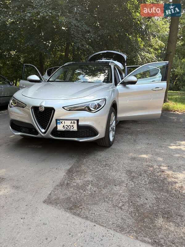 Alfa Romeo Stelvio 2017
