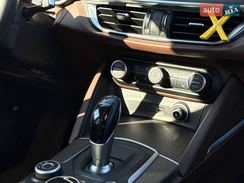 Внедорожник / Кроссовер Alfa Romeo Stelvio 2018 в Киеве фото 25 Внедорожник / Кроссовер Alfa Romeo Stelvio 2018 в Киеве