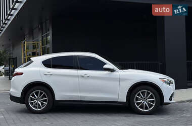 Внедорожник / Кроссовер Alfa Romeo Stelvio 2017 в 