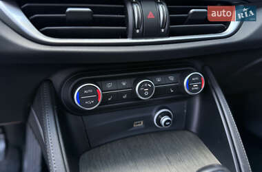 Внедорожник / Кроссовер Alfa Romeo Stelvio 2017 в 