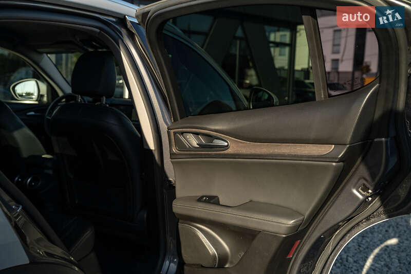 Внедорожник / Кроссовер Alfa Romeo Stelvio 2017 в Черновцах фото 41 Внедорожник / Кроссовер Alfa Romeo Stelvio 2017 в Черновцах