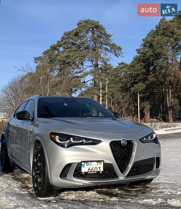 Alfa Romeo Stelvio 2021