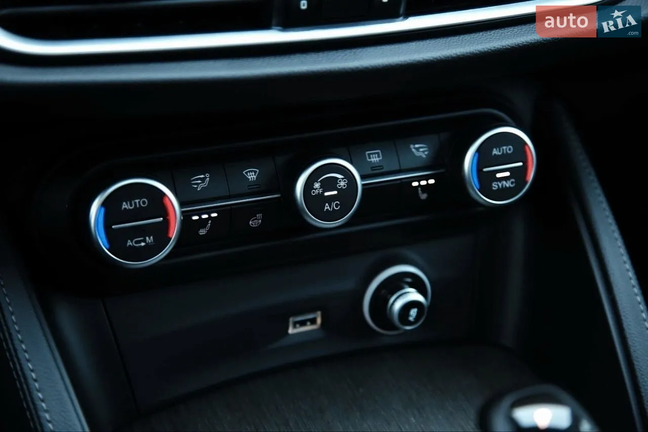 2019 Alfa Romeo Stelvio - мініатюра 12